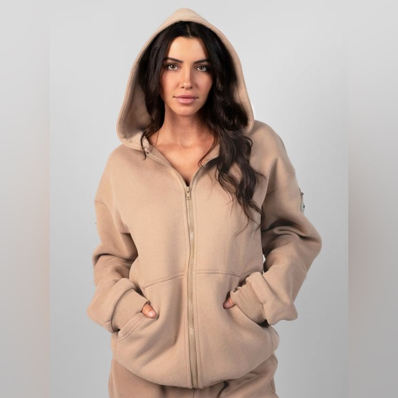 Comfrt Travel Essentials Full Zip Hoodie in Dove - Picture 1 of 9